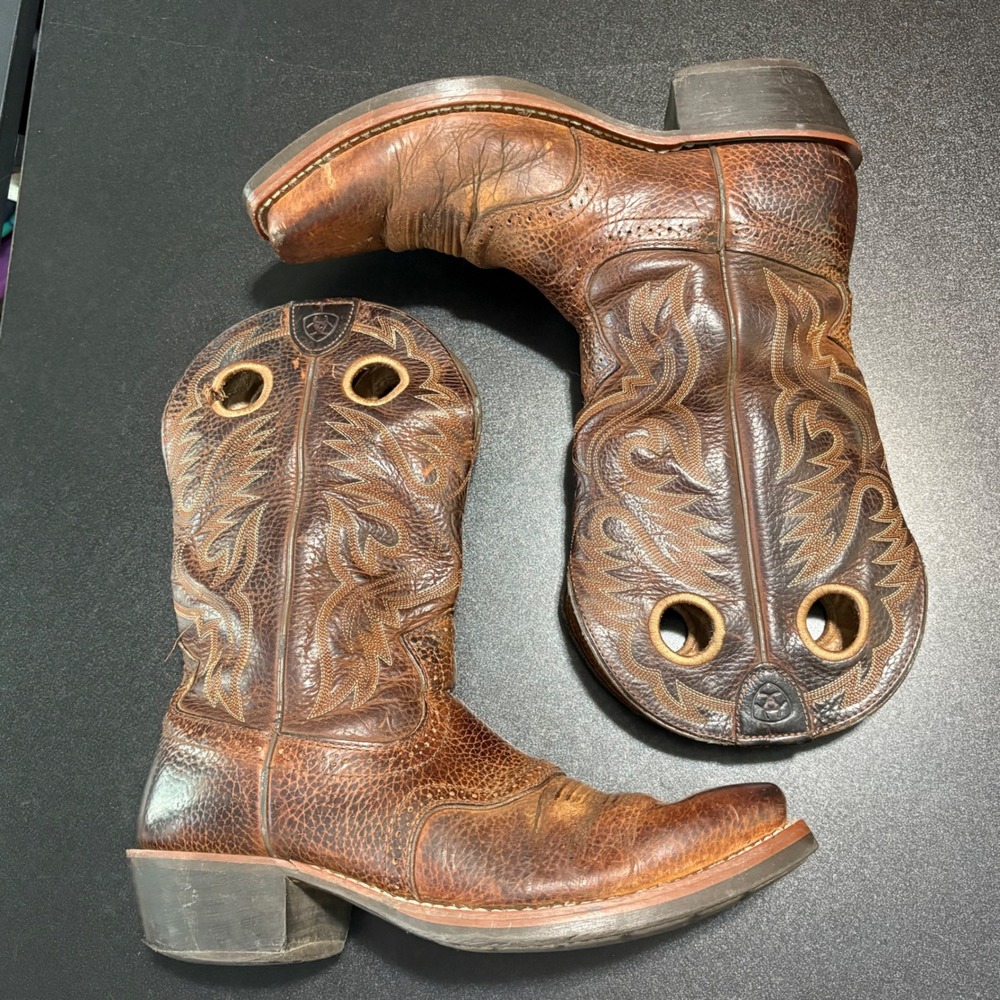 distressed leather Ariat Men's Heritage Roughstock boots square toe size 10.5 D